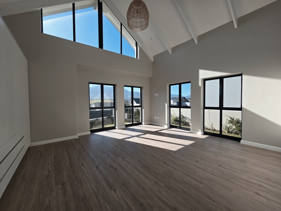 4 Bedroom Property for Sale in Kingswood Golf Estate Western Cape